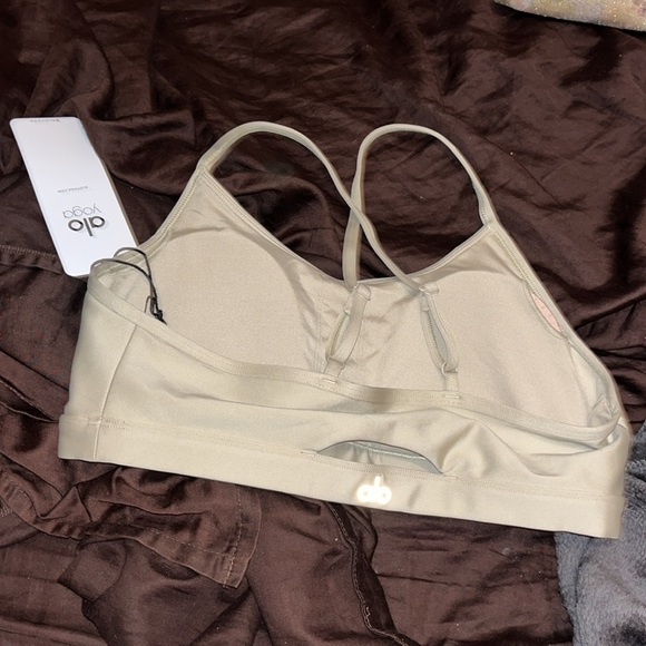 ALO Yoga Cream Seamless Bra with Cross-Back Straps - Picture 3 of 3